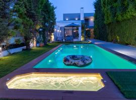 Luxury Villa Hestia Grey with Private Pool，位于罗希姆诺的酒店