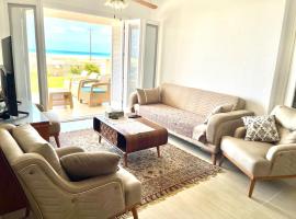 Stunning Beachfront Villa on North Coast Mediterranean，位于Dawwār Abū Maḩrūs的海滩短租房