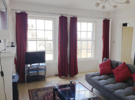 Beautiful 2 Bed Serviced Apartment in Dunbar，位于邓巴的酒店