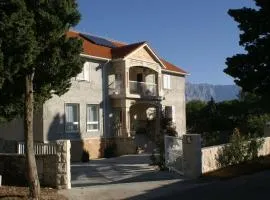 Apartments and rooms with parking space Sumartin, Brac - 757