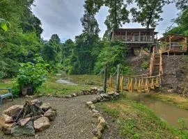 Hand-Crafted Creekside Treehouse with Grill!