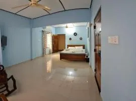 Nalluran illam - family room