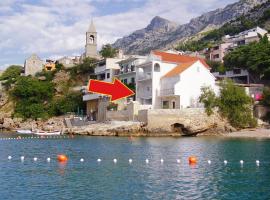 Apartments by the sea Pisak, Omis - 1003，位于麦米科的酒店