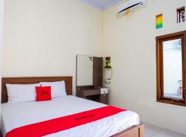 RedDoorz @ Umbul Ponggok Waterpark Klaten，位于Klaten的酒店