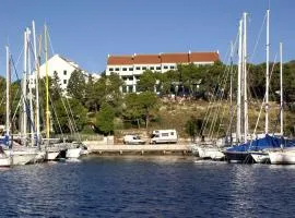 Apartments by the sea Milna, Brac - 18743