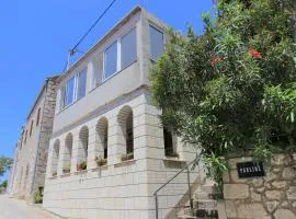 Apartments by the sea Brist, Makarska - 18859