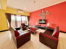 MARINA COURT PENTHOUSE VACATION HOME 5 BEDROOMS KOTA KINABALU - 15 pax