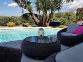 Rez de Villa, vue magnifique, piscine chauffée privée, spa，位于圣马克西姆的酒店