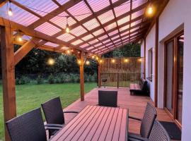 Dom całoroczny nad jeziorem Brajnickim，位于Brajniki的酒店