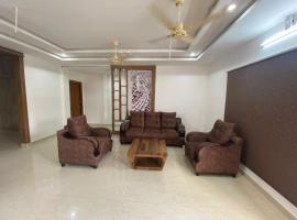 Ameya Homestays Brand New Fully Furnished 3BHK & 2BHK Apartments.，位于蒂鲁帕蒂的公寓