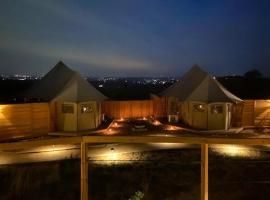 Luxury Suite 3-Safari Tent-Outdoor Whirlpool Tub-Beautiful View，位于马布尔福尔斯的酒店
