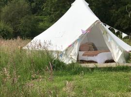 Panpwnton Farm Bell Tents，位于奈顿的豪华帐篷