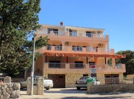 Apartments and rooms by the sea Mandre, Pag - 3557，位于科兰的住宿加早餐旅馆