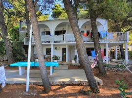 Apartments by the sea Balica Rat, Omis - 1065，位于奥米什的酒店