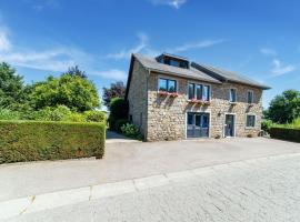 Pretty semi detached house in the Ardennes，位于韦姆的酒店