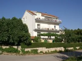 Apartments with a parking space Brodarica, Sibenik - 4239