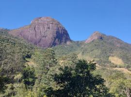 Lumiar Eco Lodge - Chalé Pedra Riscada，位于新弗里堡的酒店