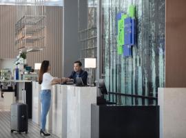 Holiday Inn Express Kota Kinabalu City Centre, an IHG Hotel，位于哥打京那巴鲁机场 - BKI附近的酒店