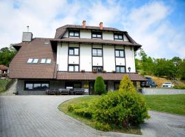 Villa Mramor，位于布尔泽策卡玛滑雪缆车附近的酒店