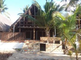Casa Coco Palmeira，位于伊尼扬巴内的度假屋