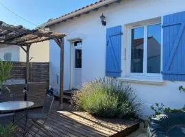 House With TerraceParking 300m From The Beach