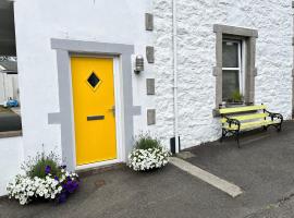 St John's Town of Dalry Glentress Apartment 1，位于Dalry的酒店