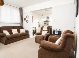 JOIVY Family house with courtyard in Hoylake