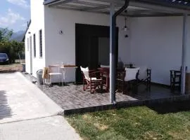 Σπίτι με σοφίτα μπροστά στη θάλασσα