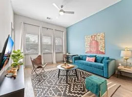 Modern & Chic 1BR Luxury Apts Close to Downtown & Airport