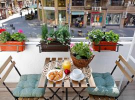 Traditional Romanian Apartments Old Town City，位于布加勒斯特布加勒斯特圣诞节市场附近的酒店