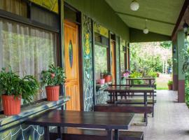 Cabinas las Manzanas Bed y Breakfast，位于Copey的酒店