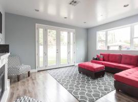 Lake Balboa Modern Glam Charmer，位于Raymer的酒店