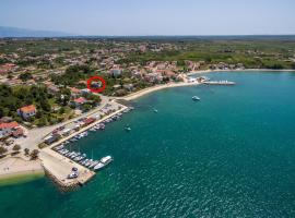 Apartments and rooms by the sea Vrsi - Mulo, Zadar - 5848，位于沃希的旅馆