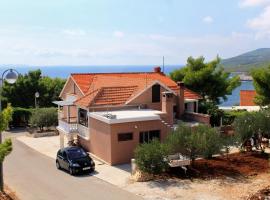 Apartments with parking space Zavalatica, Korcula - 4453，位于扎瓦拉提卡的酒店