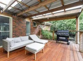 Private Holiday Home With Rain Forest Creek View