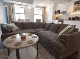 The New52 Oxford by 360Stays - Bespoke 2 Bed Luxury Apartment in the Heart of Oxford City Centre with Parking