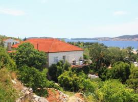 Apartments by the sea Kuciste - Perna, Peljesac - 4539，位于库希斯特的酒店