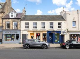 2 bedroom apartment on Peebles High Street，位于皮布尔斯的酒店