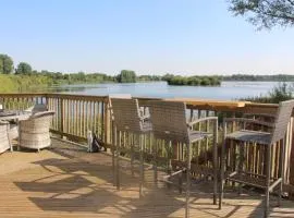 Coot Cottage - holiday house with fantastic lake views