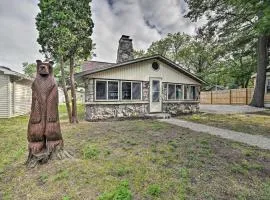 Cozy Prudenville Cabin Walk to Houghton Lake