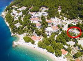 Apartments and rooms by the sea Brela, Makarska - 6056，位于布雷拉的酒店