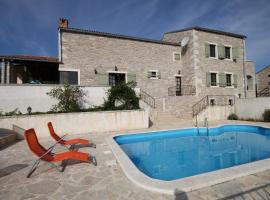 Luxury villa with a swimming pool Skrapi, Central Istria - Sredisnja Istra - 7525，位于Brajkovići的度假屋