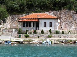 Seaside holiday house Plomin Luka, Labin - 7466，位于普罗明的酒店