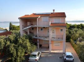 Apartments by the sea Tkon, Pasman - 6215，位于特孔的酒店