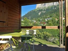 Camping Onlycamp Les Petites Roches，位于Saint-Hilaire的酒店