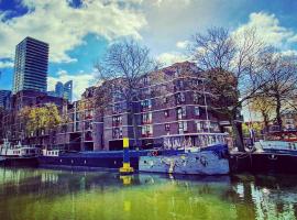 Houseboat holiday apartments Rotterdam，位于鹿特丹鹿特丹大拱廊市场附近的酒店