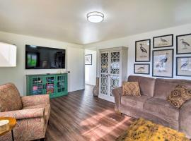 North Bend Home with Cornhole Court and Putting Green