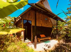 The Mudhouse Hostel Mompiche，位于莫姆皮切的酒店
