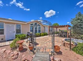 Charming Payson Home with Arizona Room and Grill!，位于佩森的酒店