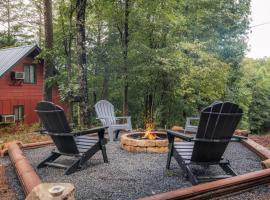 Pioneer Lodge - Cozy Cabin in Blue Ridge，位于蓝岭的酒店